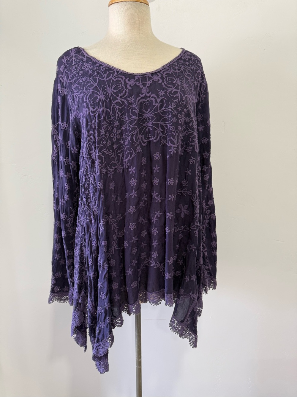 JOHNNY WAS Tunic Top Purple Embroidered Women’s Size Medium